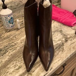 NWT chocolate heeled bootie